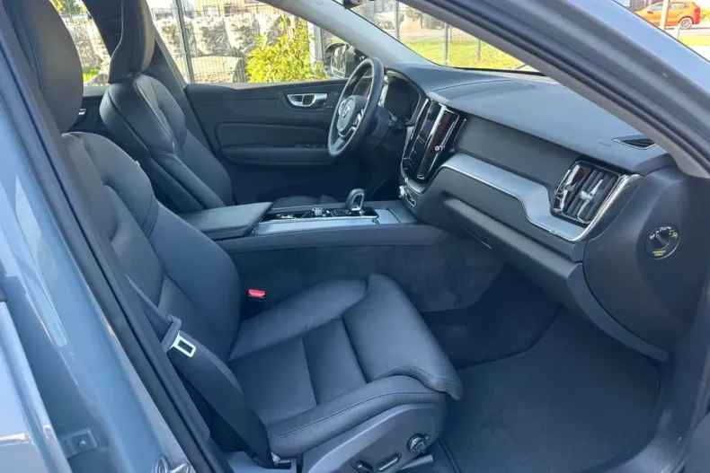 Volvo XC60 din 2024 cu 9.000 km - oferta VOL174397 - foto 12