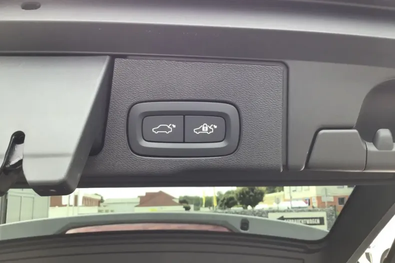 Volvo XC60 din 2023 cu 22.197 km - oferta VOL174398 - foto 8