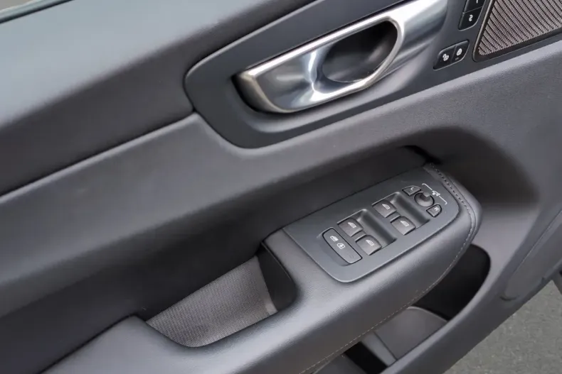 Volvo XC60 din 2023 cu 28.289 km - oferta VOL174399 - foto 10