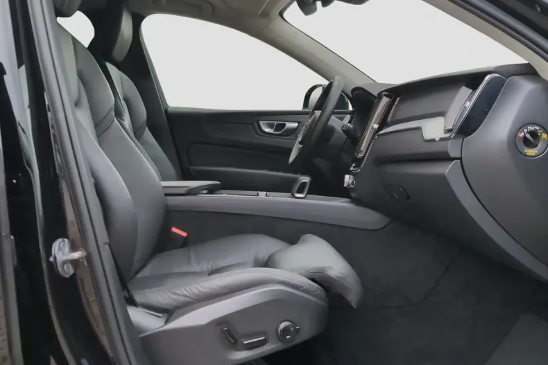 Volvo XC60 din 2023 cu 28.289 km - oferta VOL174399 - foto 12