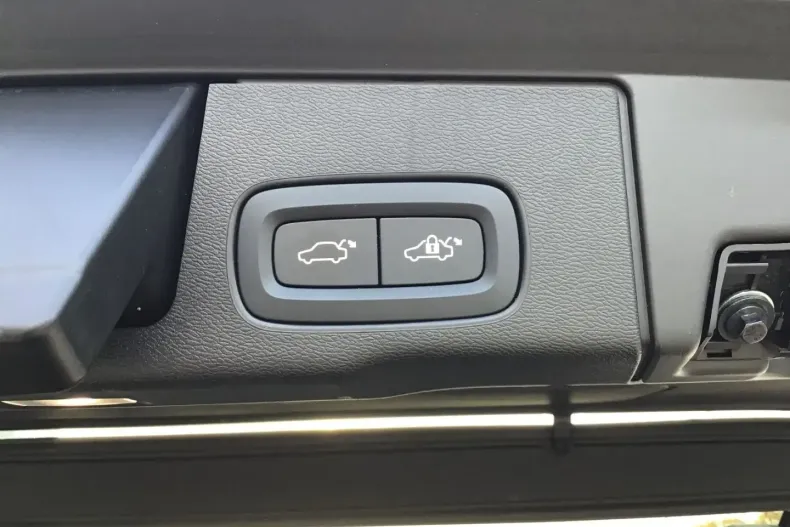 Volvo XC60 din 2022 cu 45.128 km - oferta VOL174400 - foto 8