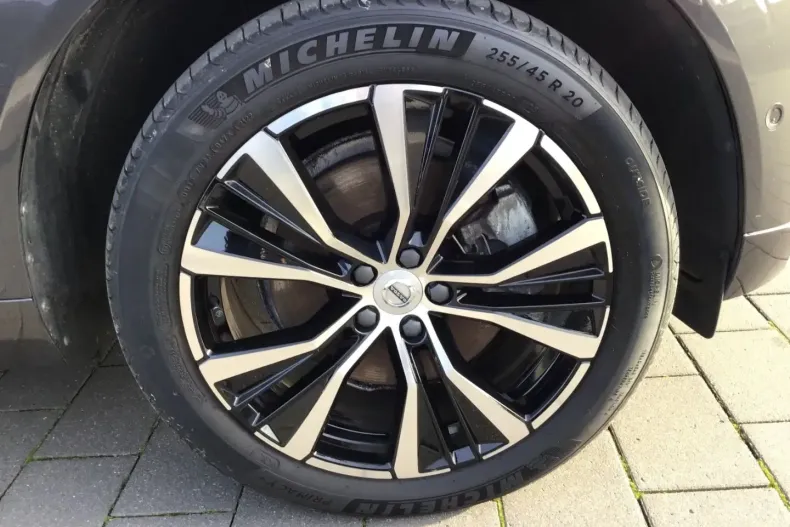 Volvo XC60 din 2022 cu 45.128 km - oferta VOL174400 - foto 9