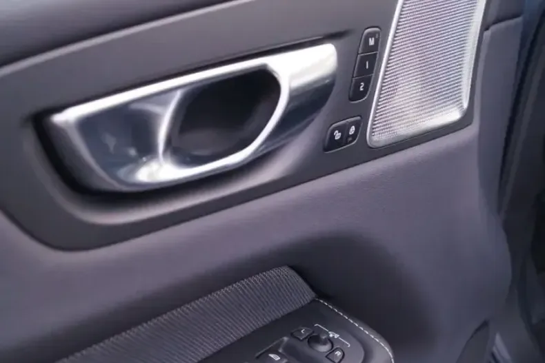 Volvo XC60 din 2022 cu 49.050 km - oferta VOL174403 - foto 8