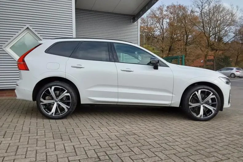 Volvo XC60 din 2023 cu 23.000 km - oferta VOL174408 - foto 3