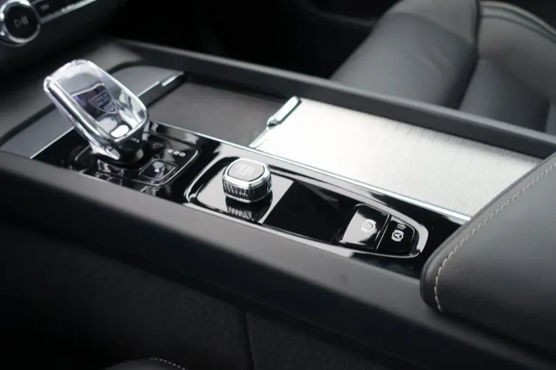 Volvo XC60 din 2025 cu 26.200 km - oferta VOL174411 - foto 15