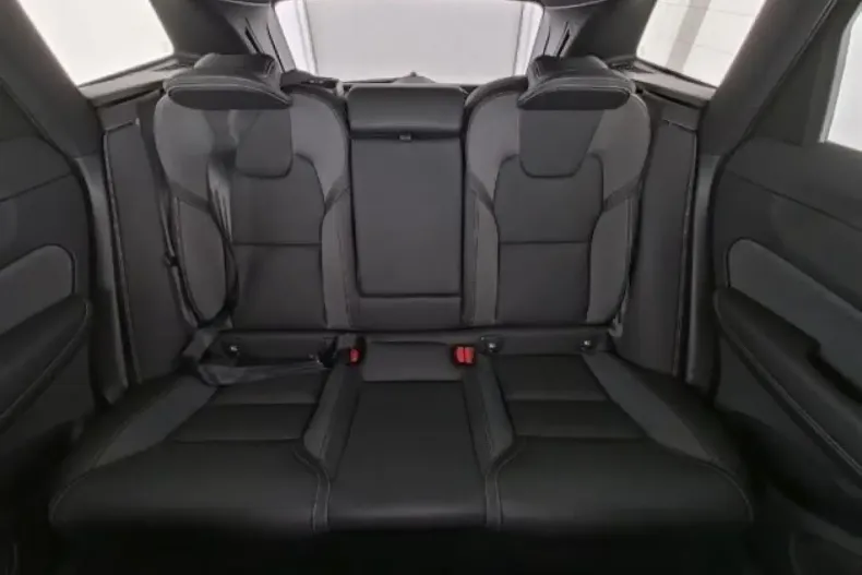 Volvo XC60 din 2025 cu 15.000 km - oferta VOL174414 - foto 7