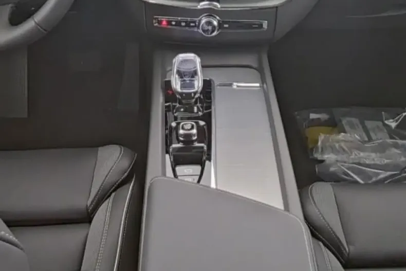 Volvo XC60 din 2025 cu 15.000 km - oferta VOL174414 - foto 11