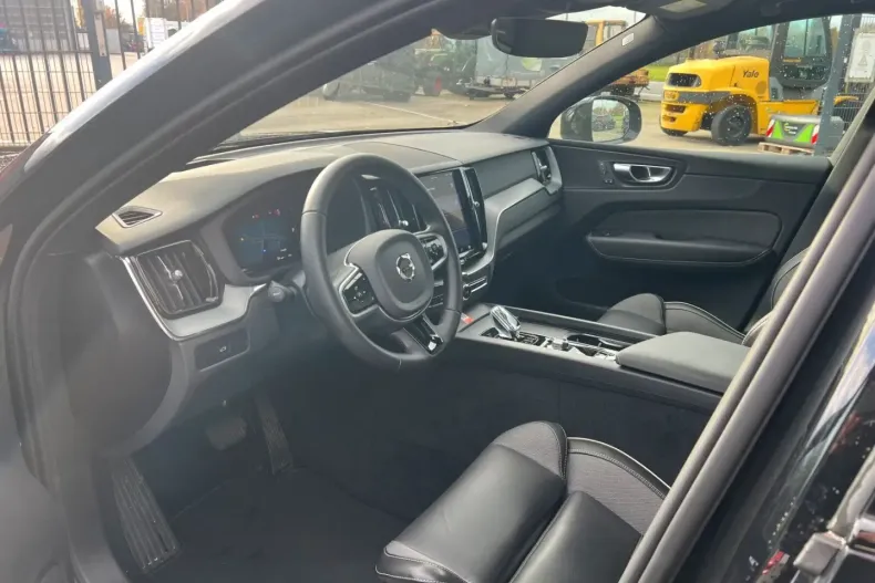 Volvo XC60 din 2025 cu 26.040 km - oferta VOL174417 - foto 3