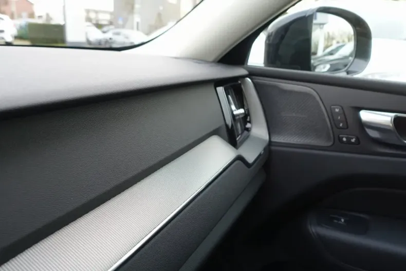 Volvo XC60 din 2025 cu 17.690 km - oferta VOL174421 - foto 23