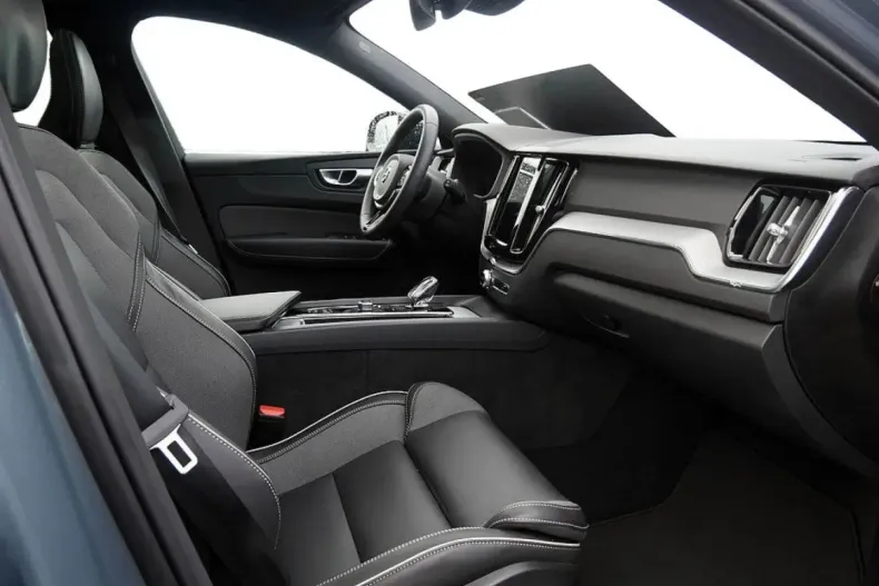 Volvo XC60 din 2023 cu 22.975 km - oferta VOL174424 - foto 5