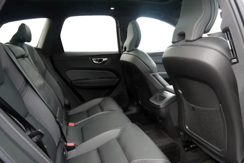 Volvo XC60 din 2023 cu 22.975 km - oferta VOL174424 - foto 6