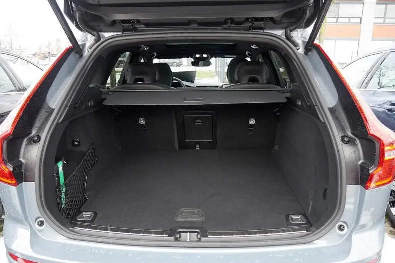 Volvo XC60 din 2023 cu 22.975 km - oferta VOL174424 - foto 13