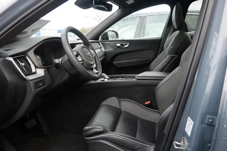 Volvo XC60 din 2023 cu 22.975 km - oferta VOL174424 - foto 15