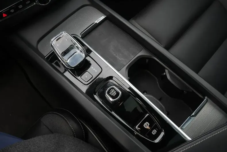 Volvo XC60 din 2023 cu 22.975 km - oferta VOL174424 - foto 24