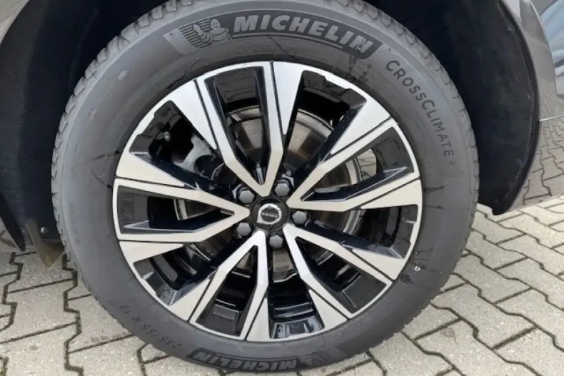 Volvo XC60 din 2024 cu 25.200 km - oferta VOL174427 - foto 4