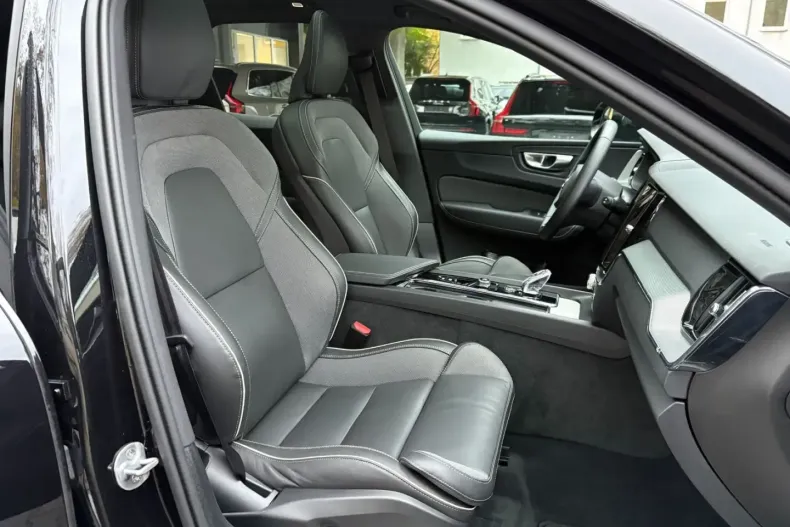 Volvo XC60 din 2025 cu 26.891 km - oferta VOL174429 - foto 13