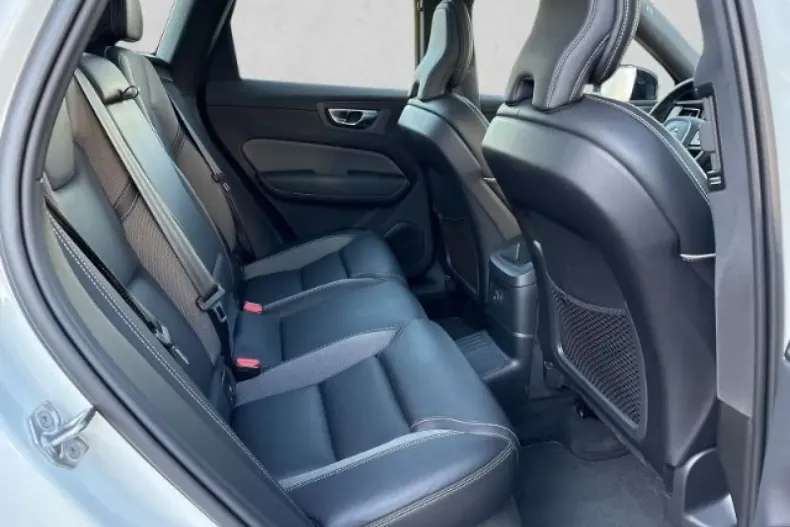 Volvo XC60 din 2022 cu 43.915 km - oferta VOL174431 - foto 6