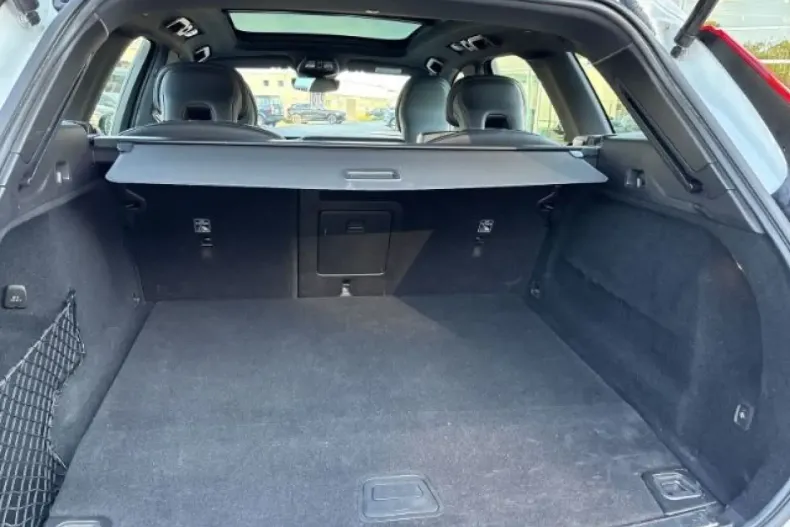 Volvo XC60 din 2022 cu 43.915 km - oferta VOL174431 - foto 10