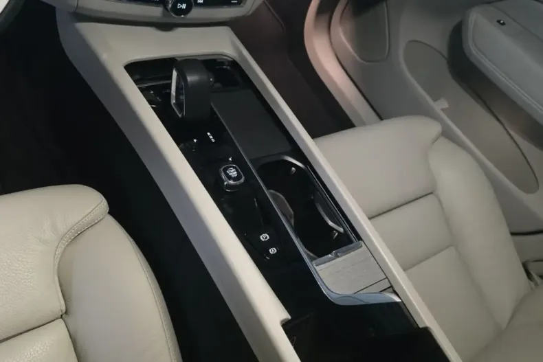 Volvo XC60 din 2024 cu 6.872 km - oferta VOL174434 - foto 19