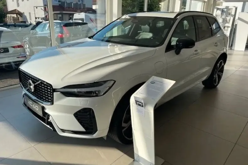 Volvo XC60 din 2022 cu 30.108 km - oferta VOL174435 - foto 1