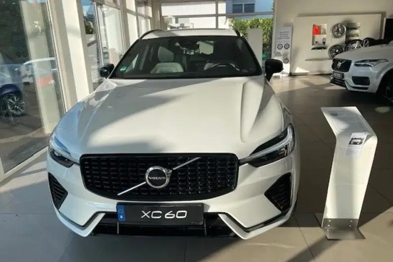 Volvo XC60 din 2022 cu 30.108 km - oferta VOL174435 - foto 2