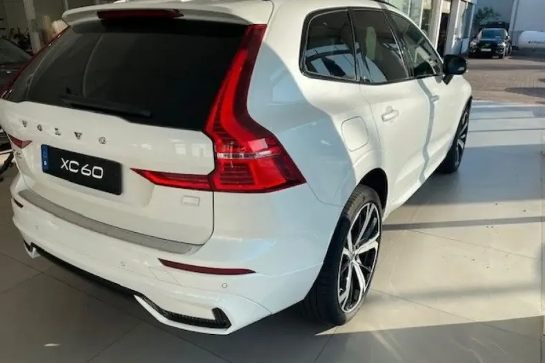 Volvo XC60 din 2022 cu 30.108 km - oferta VOL174435 - foto 3