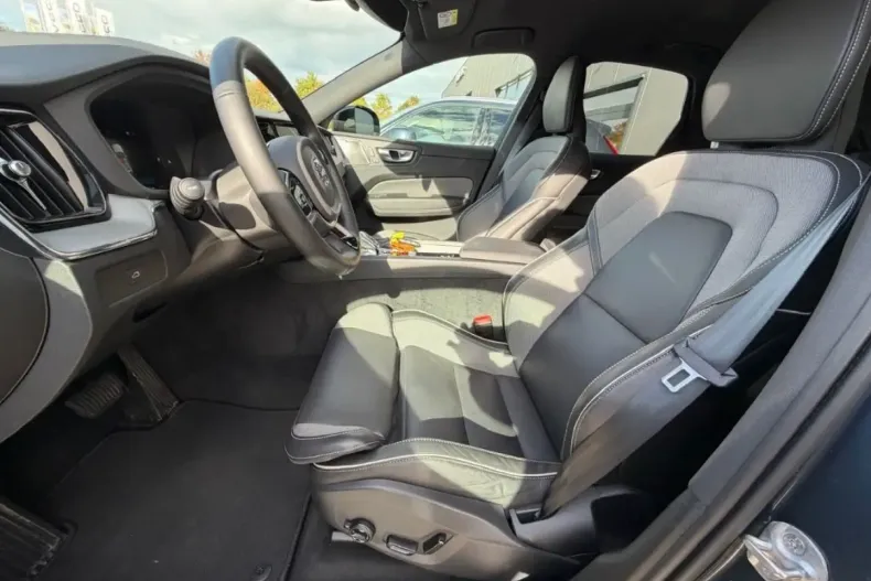 Volvo XC60 din 2023 cu 16.124 km - oferta VOL174443 - foto 6