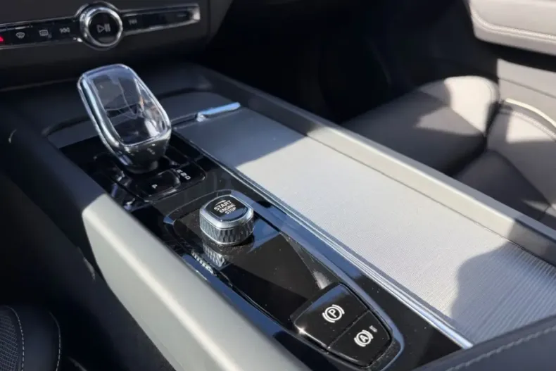 Volvo XC60 din 2023 cu 16.124 km - oferta VOL174443 - foto 11