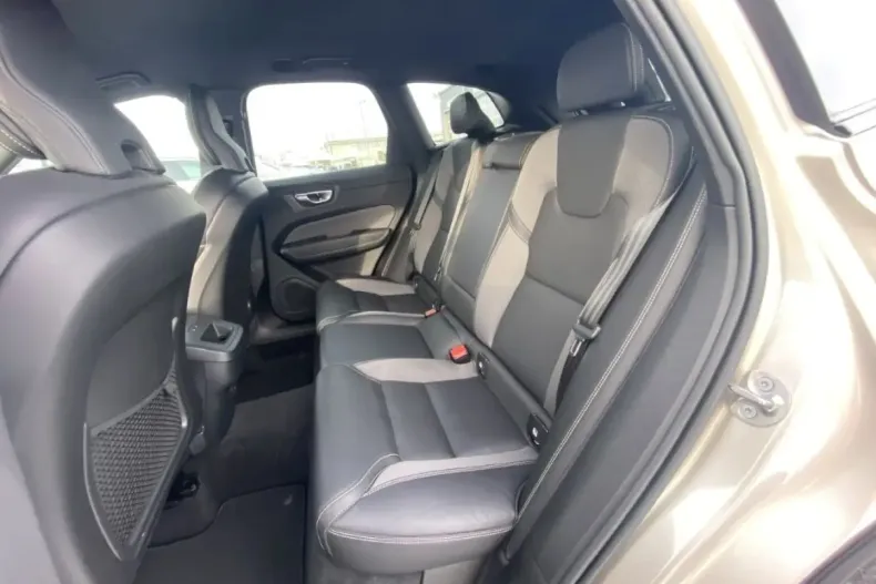 Volvo XC60 din 2023 cu 55.990 km - oferta VOL174448 - foto 11