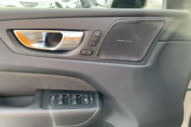 Volvo XC60 din 2023 cu 55.990 km - oferta VOL174448 - foto 13