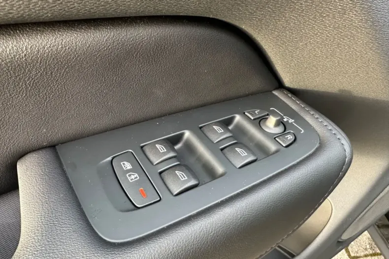 Volvo XC60 din 2022 cu 30.500 km - oferta VOL174449 - foto 8