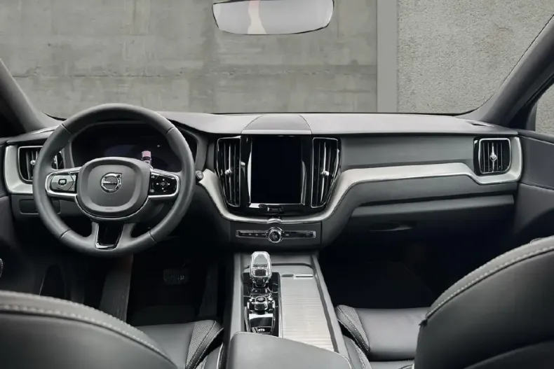 Volvo XC60 din 2023 cu 34.955 km - oferta VOL174450 - foto 3