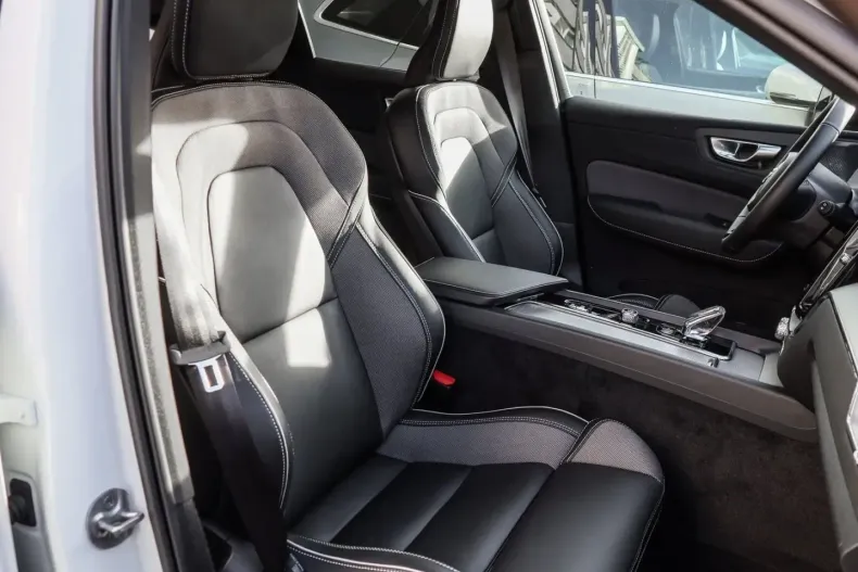 Volvo XC60 din 2024 cu 14.700 km - oferta VOL174479 - foto 6