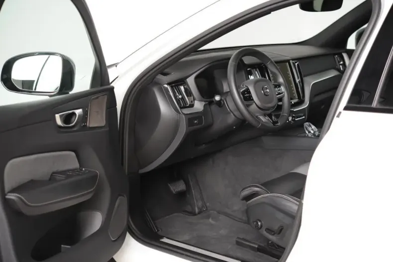 Volvo XC60 din 2023 cu 29.550 km - oferta VOL174481 - foto 8