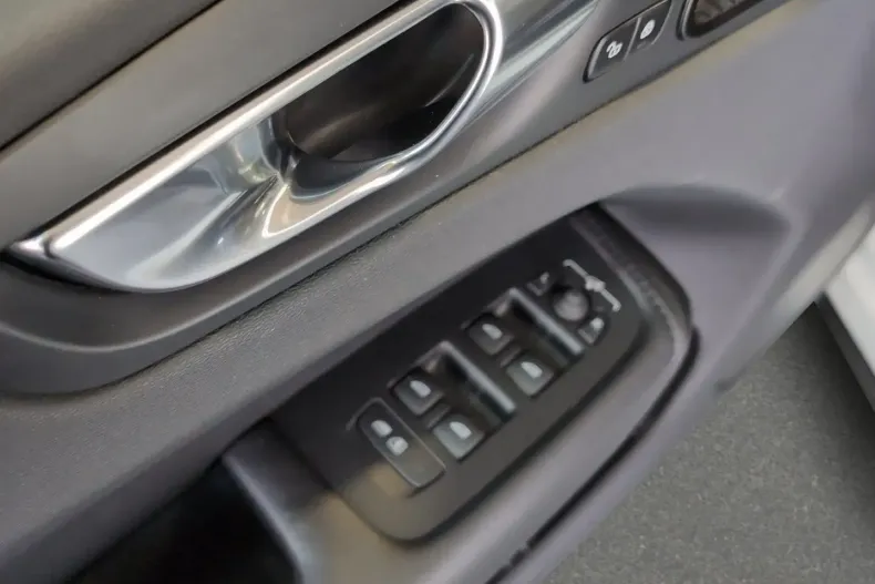 Volvo XC60 din 2023 cu 36.095 km - oferta VOL174484 - foto 15