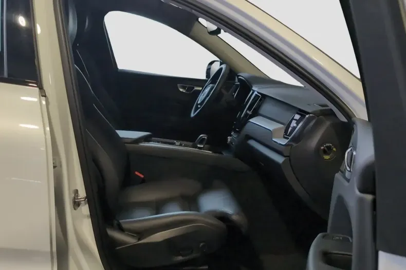 Volvo XC60 din 2023 cu 36.095 km - oferta VOL174484 - foto 16