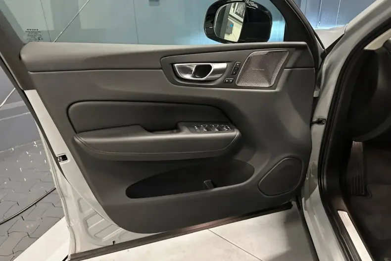 Volvo XC60 din 2023 cu 53.000 km - oferta VOL174485 - foto 13