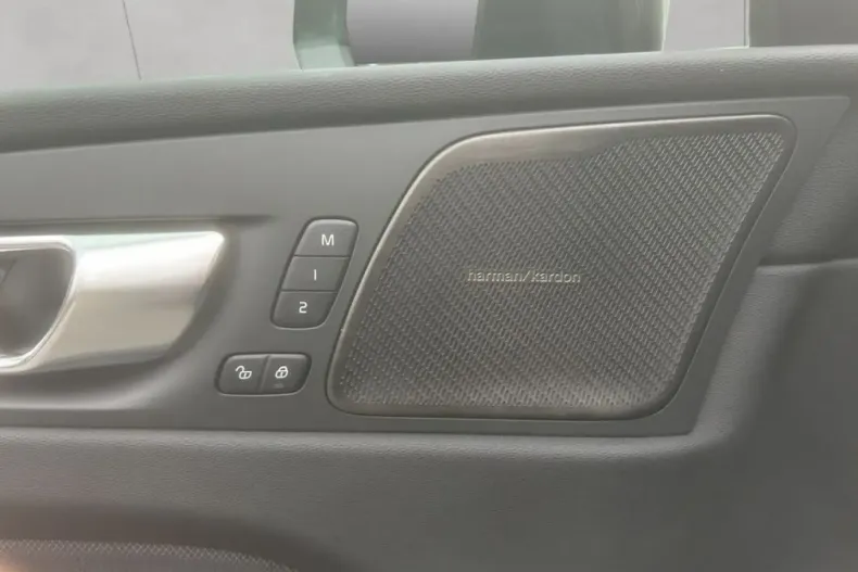 Volvo XC60 din 2024 cu 14.272 km - oferta VOL174504 - foto 12