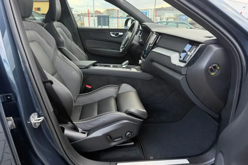 Volvo XC60 din 2023 cu 46.732 km - oferta VOL174507 - foto 13