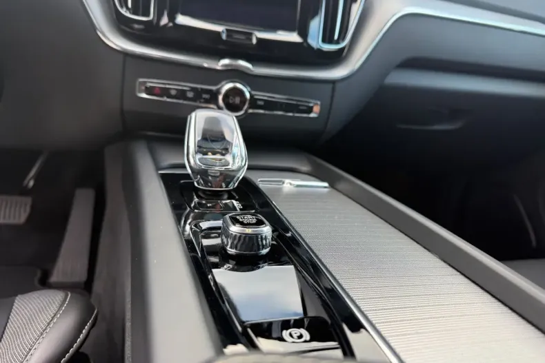 Volvo XC60 din 2023 cu 46.732 km - oferta VOL174507 - foto 26