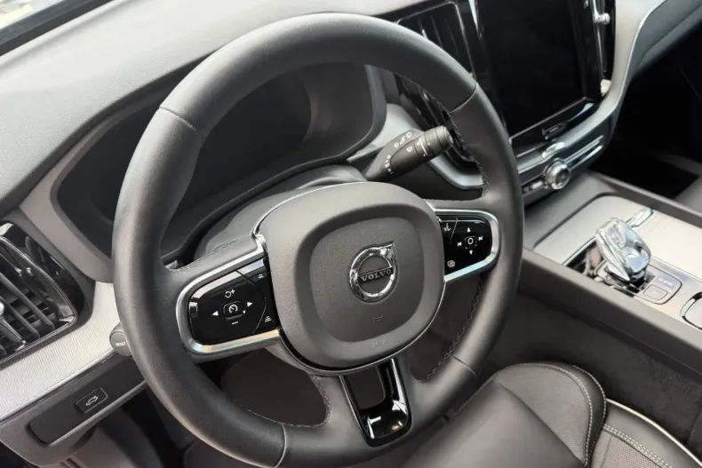 Volvo XC60 din 2023 cu 46.732 km - oferta VOL174507 - foto 27