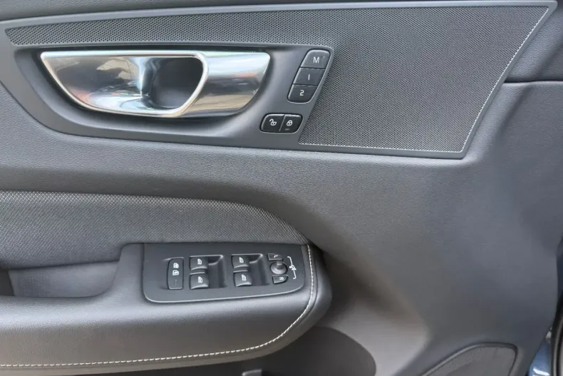 Volvo XC60 din 2023 cu 46.732 km - oferta VOL174507 - foto 30