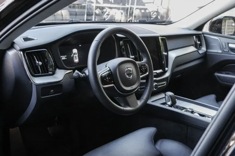 Volvo XC60 din 2023 cu 36.800 km - oferta VOL174510 - foto 17