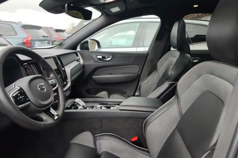 Volvo XC60 din 2022 cu 55.668 km - oferta VOL174517 - foto 2