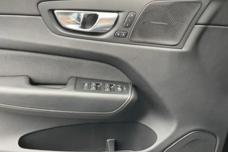 Volvo XC60 din 2023 cu 31.634 km - oferta VOL174519 - foto 11