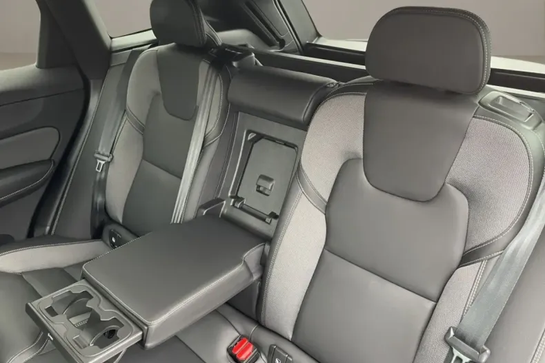 Volvo XC60 din 2023 cu 31.634 km - oferta VOL174519 - foto 12