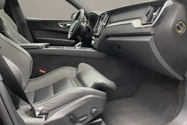 Volvo XC60 din 2023 cu 31.634 km - oferta VOL174519 - foto 13