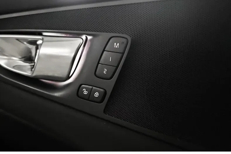 Volvo XC60 din 2023 cu 17.938 km - oferta VOL174520 - foto 17