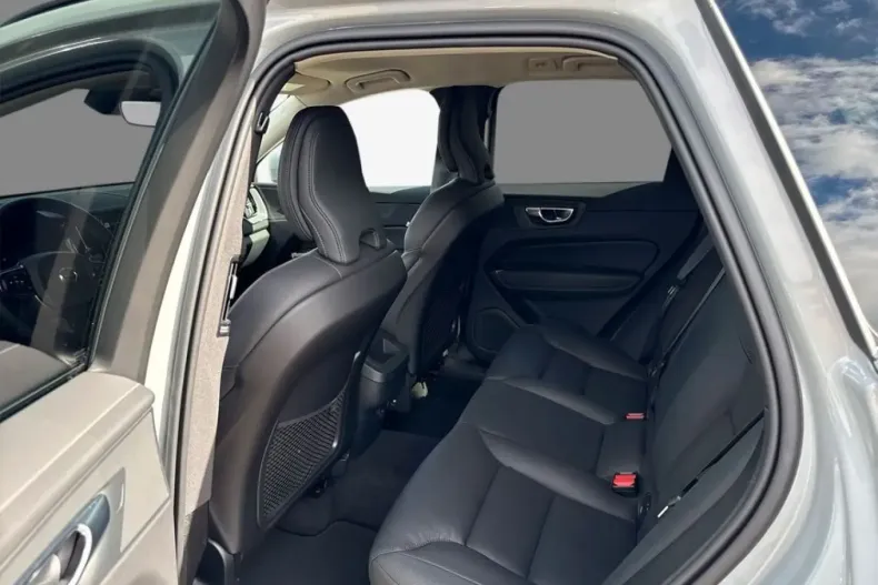 Volvo XC60 din 2024 cu 10.339 km - oferta VOL174523 - foto 8