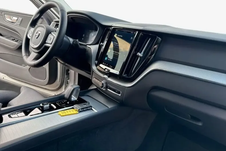 Volvo XC60 din 2024 cu 10.339 km - oferta VOL174523 - foto 10